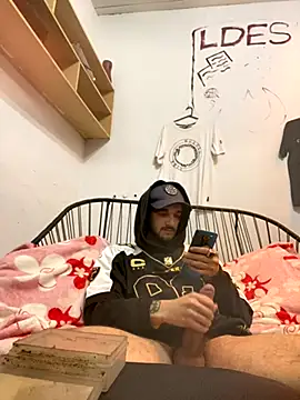 Snapshot of Tomito14 chatting on 09-22-25, 01:02 Tomito14 online show from 09-22-25, 01:02