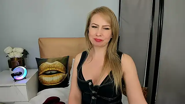 LatoyaRose online show from 02-01-25, 09:00
