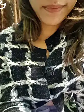 Snapshot of MIss-Naina chatting on 12-15-24, 11:31 MIss-Naina online show from 12-15-24, 11:31