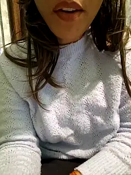 Snapshot of MIss-Naina chatting on 12-17-24, 11:05 MIss-Naina online show from 12-17-24, 11:05