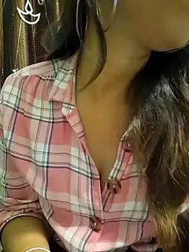 Snapshot of MIss-Naina chatting on 12-20-24, 06:50 MIss-Naina online show from 12-20-24, 06:50