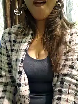 Snapshot of MIss-Naina chatting on 12-27-24, 04:58 MIss-Naina online show from 12-27-24, 04:58