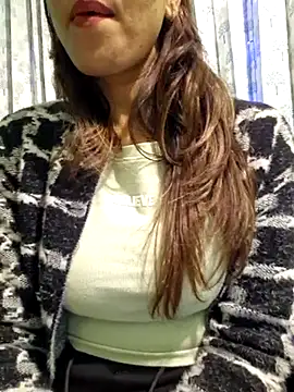 Snapshot of MIss-Naina chatting on 01-04-25, 01:21 MIss-Naina online show from 01-04-25, 01:21