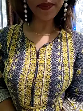 Snapshot of MIss-Naina chatting on 01-05-25, 10:43 MIss-Naina online show from 01-05-25, 10:43