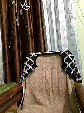 Snapshot of MIss-Naina chatting on 01-17-25, 02:18 MIss-Naina online show from 01-17-25, 02:18