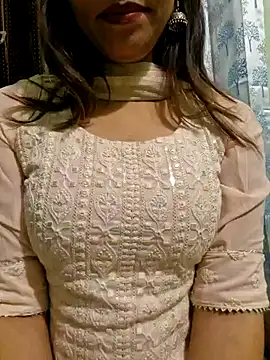 Snapshot of MIss-Naina chatting on 01-29-25, 02:51 MIss-Naina online show from 01-29-25, 02:51
