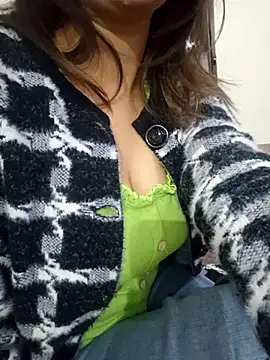 Snapshot of MIss-Naina chatting on 02-14-25, 07:28 MIss-Naina online show from 02-14-25, 07:28