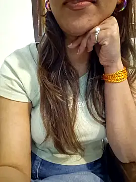 Snapshot of MIss-Naina chatting on 02-15-25, 11:58 MIss-Naina online show from 02-15-25, 11:58