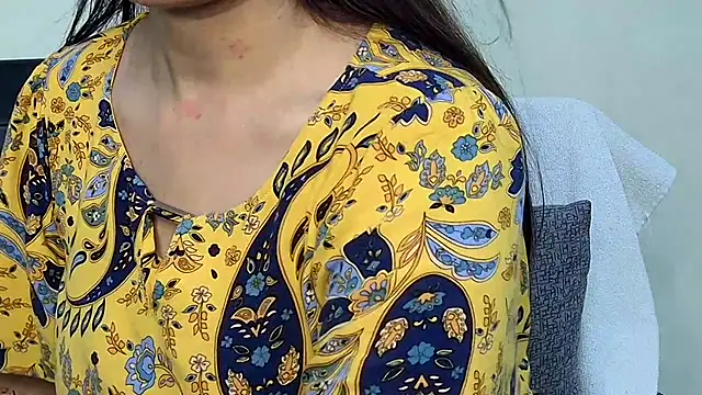 Snapshot of MIss-Naina chatting on 10-09-25, 08:23 MIss-Naina online show from 10-09-25, 08:23
