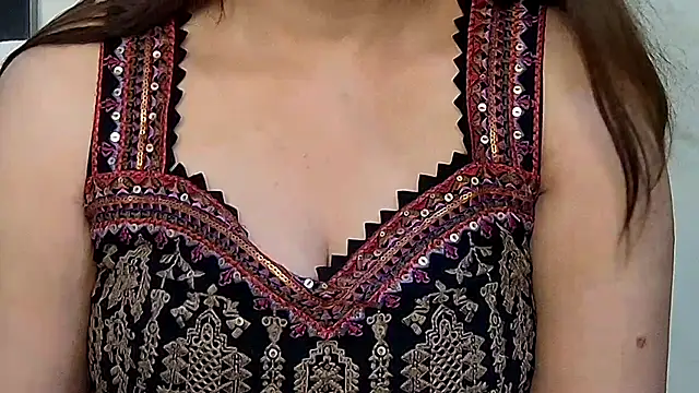 Snapshot of MIss-Naina chatting on 10-15-25, 08:47 MIss-Naina online show from 10-15-25, 08:47