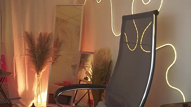 EllieCutes online show from 10-31-25, 11:55