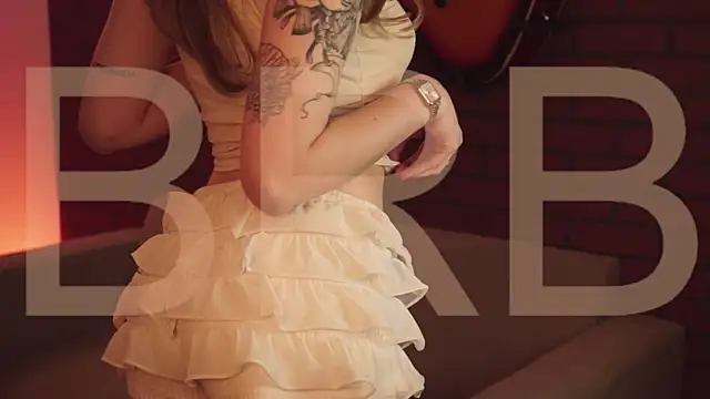 EllieCutes online show from 04-14-26, 05:57