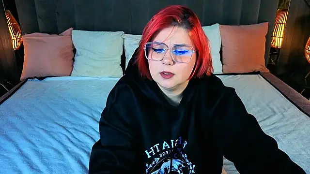 Snapshot of BettyDark chatting on 09-28-25, 08:03 BettyDark online show from 09-28-25, 08:03