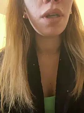 Snapshot of EvaRush chatting on 02-07-25, 09:05 EvaRush online show from 02-07-25, 09:05