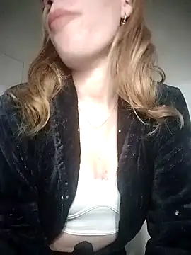 Snapshot of EvaRush chatting on 10-05-25, 09:02 EvaRush online show from 10-05-25, 09:02