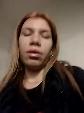 Snapshot of EvaRush chatting on 11-17-25, 11:21 EvaRush online show from 11-17-25, 11:21