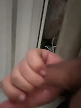 Snapshot of derFickerali chatting on 12-23-24, 01:40 derFickerali online show from 12-23-24, 01:40