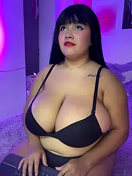Snapshot of angie_bigboobs_ chatting on 10-13-25, 02:11 angie bigboobs online show from 10-13-25, 02:11