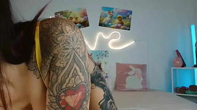 JuliaVegaOff online show from 04-08-26, 11:10