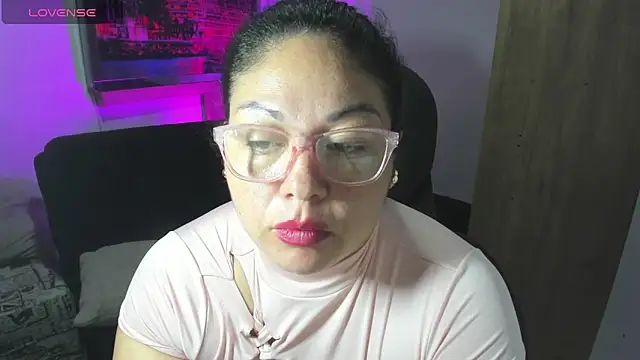 Snapshot of jessicarabbit_1 chatting on 05-15-26, 10:50 jessicarabbit 1 online show from 05-15-26, 10:50