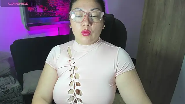 Snapshot of jessicarabbit_1 chatting on 05-15-26, 11:45 jessicarabbit 1 online show from 05-15-26, 11:45