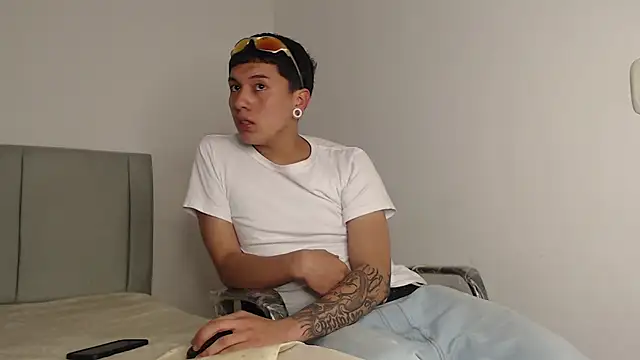 alex-lover online show from 02-10-26, 01:43