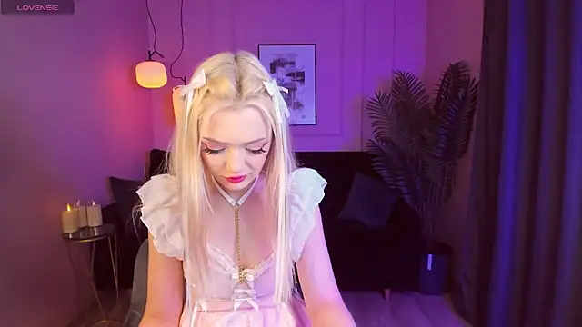 Snapshot of EmilyAir chatting on 01-25-25, 11:11 EmilyAir online show from 01-25-25, 11:11