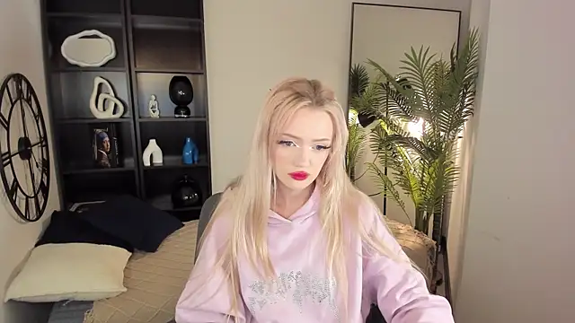 Snapshot of EmilyAir chatting on 10-12-25, 09:58 EmilyAir online show from 10-12-25, 09:58