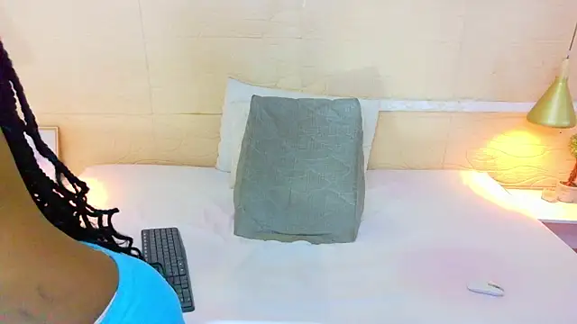 Chocolatte bar online show from 02-13-26, 02:35