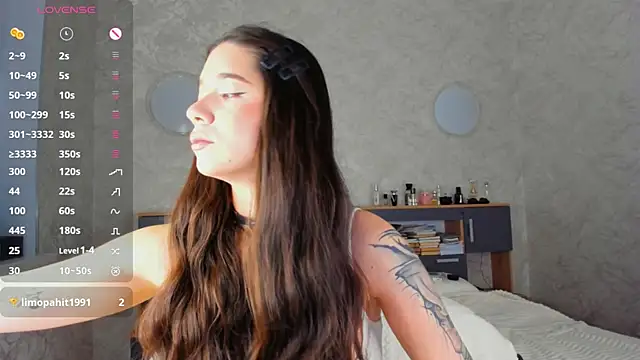 Snapshot of Butterflys1268 chatting on 06-07-26, 03:10 Butterflys1268 online show from 06-07-26, 03:10