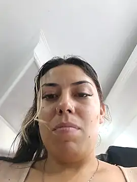 Snapshot of Sweel_Leyva18 chatting on 06-22-26, 07:11 Sweel Leyva18 online show from 06-22-26, 07:11