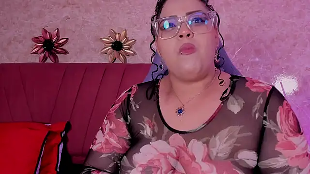 juli 2tyes online show from 10-24-25, 04:20