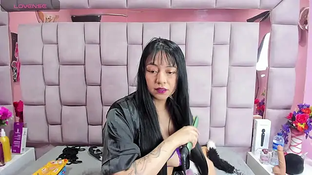 Snapshot of slut_anal_ chatting on 03-17-25, 09:13 slut anal online show from 03-17-25, 09:13