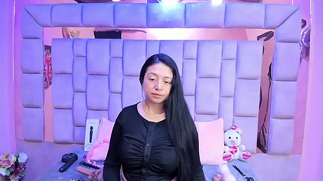 Snapshot of slut_anal_ chatting on 10-04-25, 06:17 slut anal online show from 10-04-25, 06:17