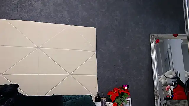 IssaSmith online show from 04-21-26, 07:25