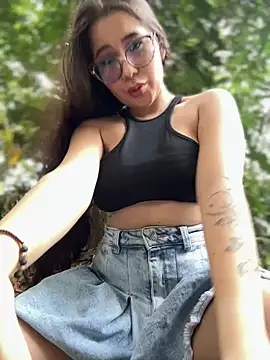 LylaLee111 online show from 02-12-25, 05:26