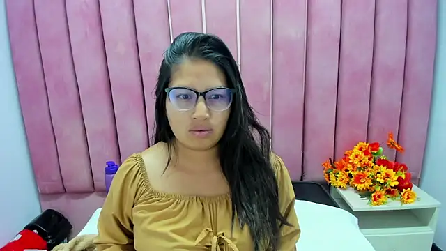 Miaa Smiith  online show from 12-16-25, 03:33