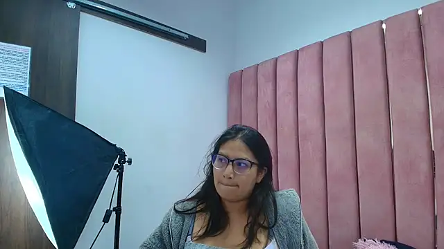 Miaa Smiith  online show from 12-23-25, 03:26