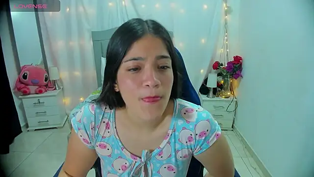 Snapshot of Alison_girl20 chatting on 12-18-24, 07:52 Alison girl20 online show from 12-18-24, 07:52