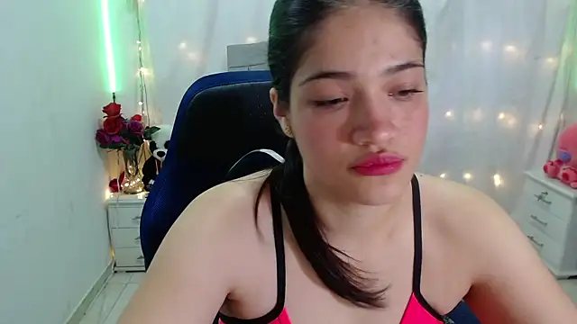 Snapshot of Alison_girl20 chatting on 02-21-25, 07:43 Alison girl20 online show from 02-21-25, 07:43