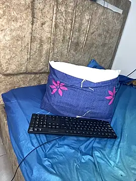 bunniestwosomee online show from 07-10-26, 05:23