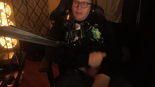 Snapshot of chicostick413 chatting on 02-09-26, 12:47 chicostick413 online show from 02-09-26, 12:47