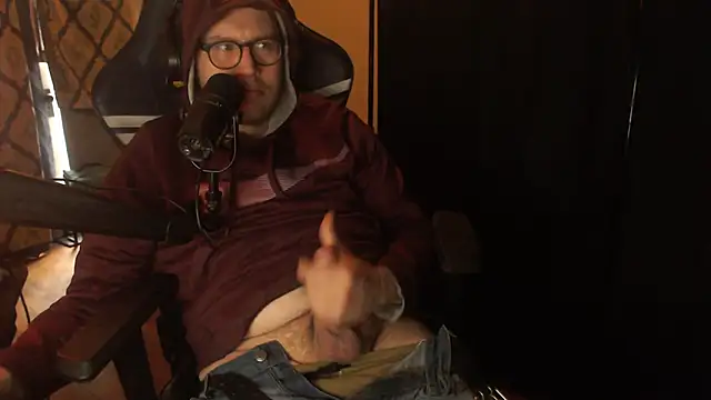 Snapshot of chicostick413 chatting on 03-31-26, 05:46 chicostick413 online show from 03-31-26, 05:46