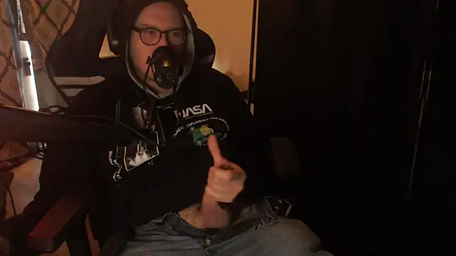 Snapshot of chicostick413 chatting on 04-04-26, 12:35 chicostick413 online show from 04-04-26, 12:35