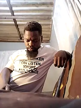 Snapshot of Chocolate_factory_man chatting on 09-15-25, 03:39 Chocolate factory man online show from 09-15-25, 03:39