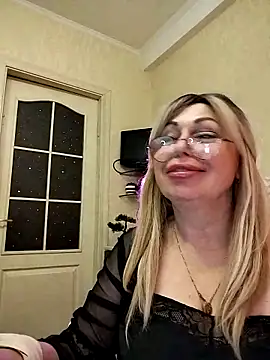 SusieNoreen online show from 10-13-25, 02:22