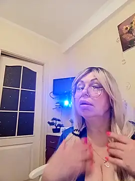 SusieNoreen online show from 10-14-25, 01:06