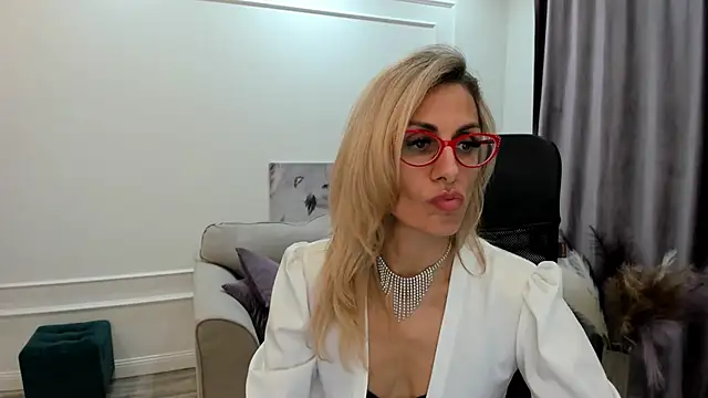 Snapshot of MuseOfStage chatting on 01-17-25, 11:27 MuseOfStage online show from 01-17-25, 11:27