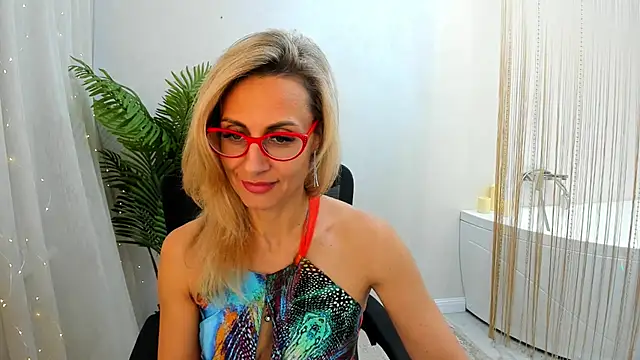 Snapshot of MuseOfStage chatting on 01-17-25, 05:41 MuseOfStage online show from 01-17-25, 05:41