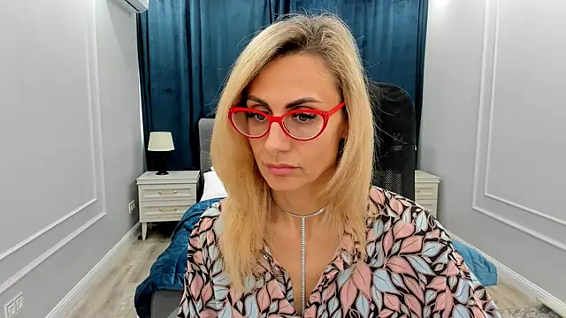 Snapshot of MuseOfStage chatting on 01-23-25, 11:48 MuseOfStage online show from 01-23-25, 11:48